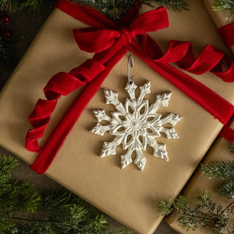 WHITE CASSIE SNOWFLAKE ORNAMENT